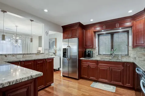 9335 Landings Lane Des Plaines IL 60016