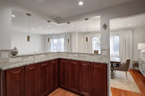 9335 Landings Lane Des Plaines IL 60016