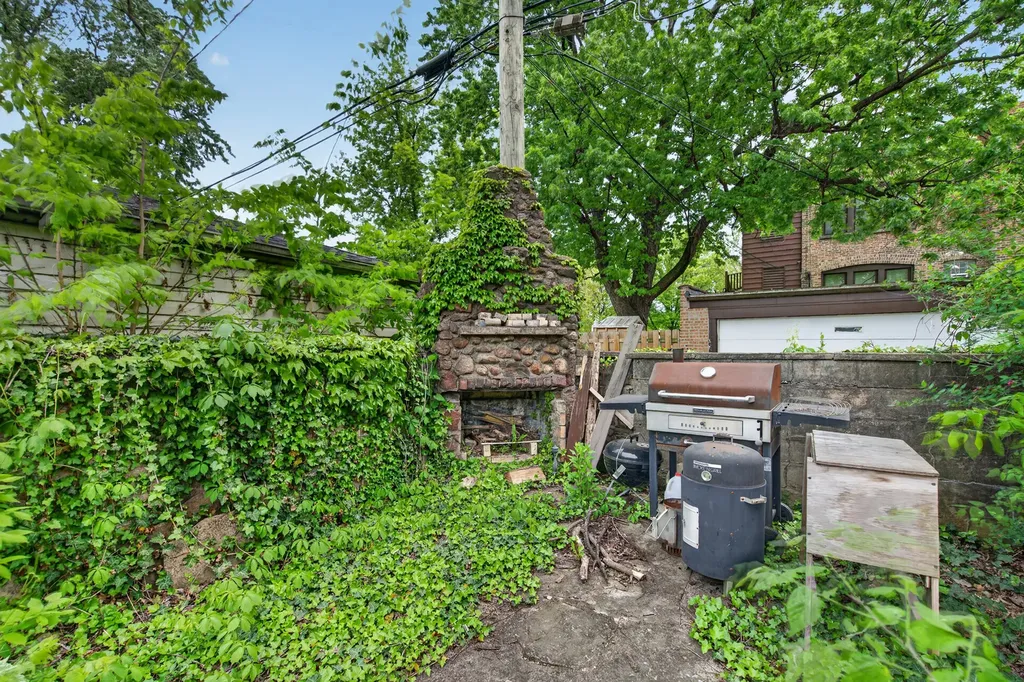 11427 South Longwood Drive Chicago IL 60643