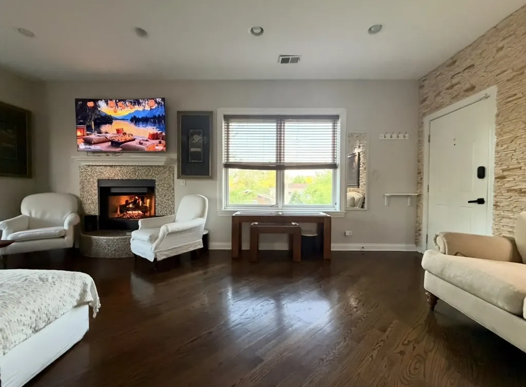 6906 West Medill Avenue Chicago IL 60707