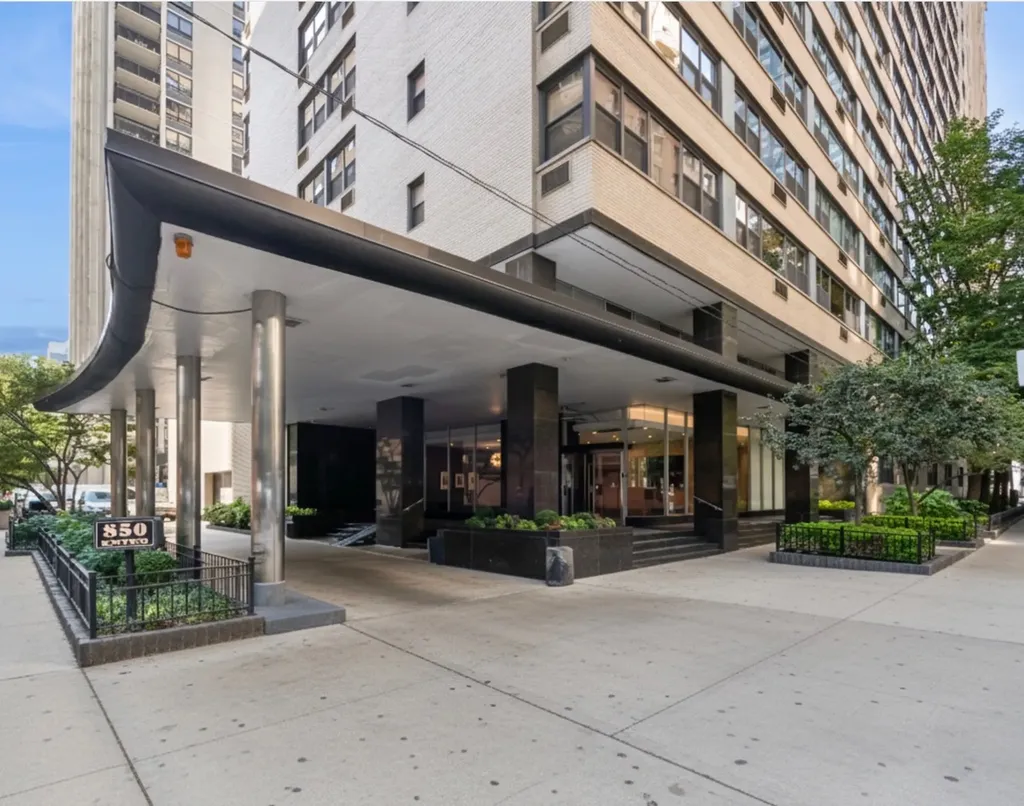 850 North Dewitt Place Chicago IL 60611