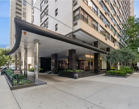 850 North Dewitt Place Chicago IL 60611