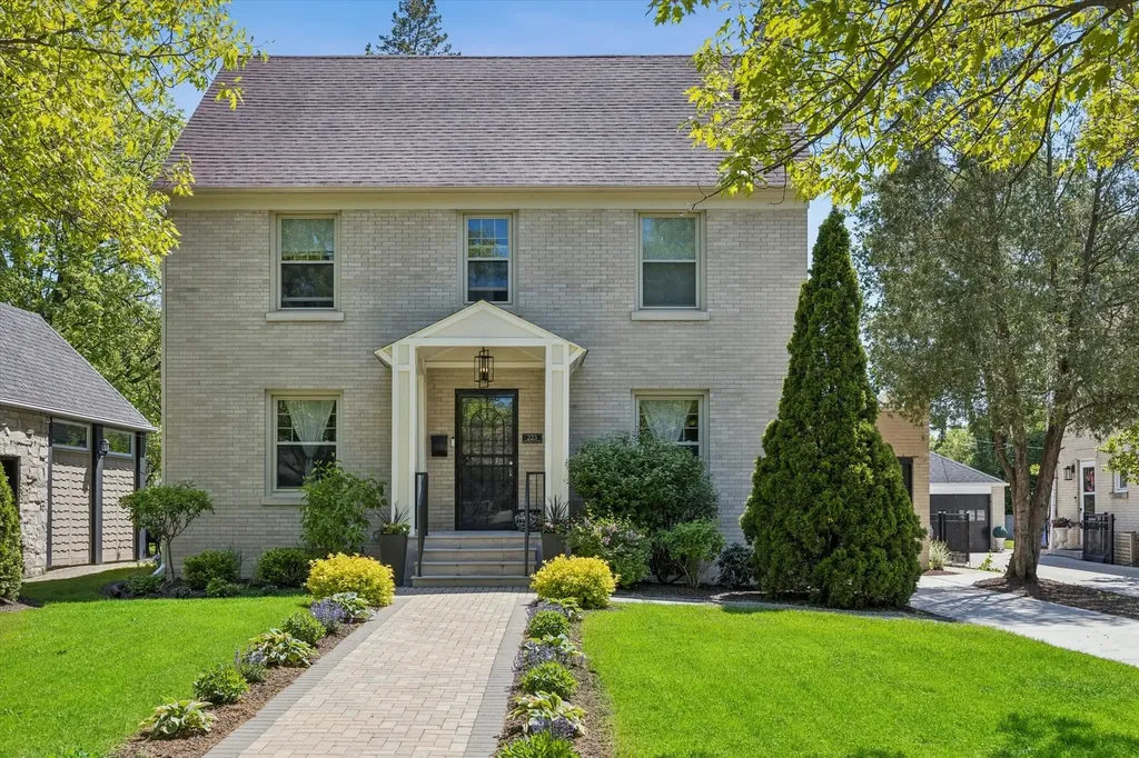 223 Southcote Road Riverside IL 60546