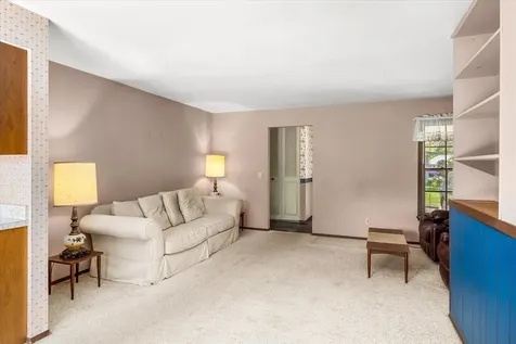33 Somerset Road Montgomery IL 60538