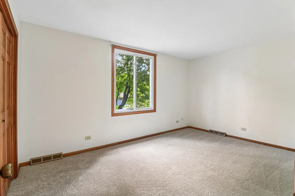 733 Buttonwood Circle SE Naperville IL 60540