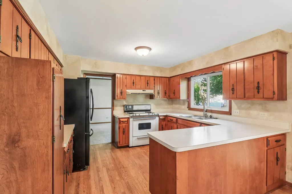 733 Buttonwood Circle SE Naperville IL 60540