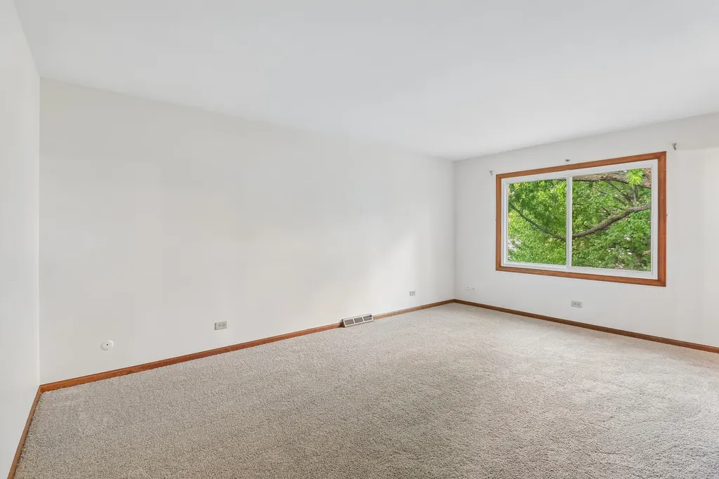 733 Buttonwood Circle SE Naperville IL 60540