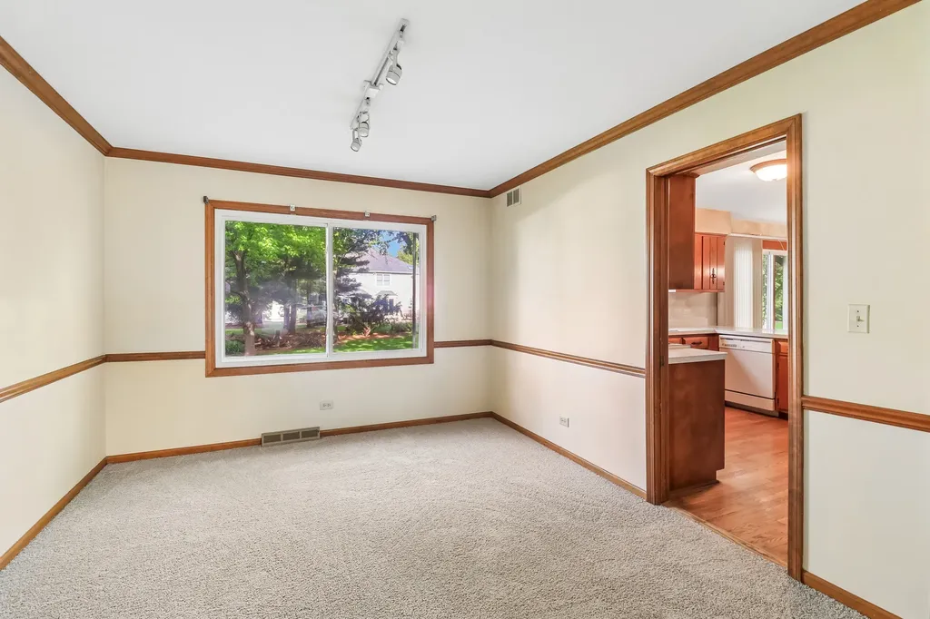 733 Buttonwood Circle SE Naperville IL 60540