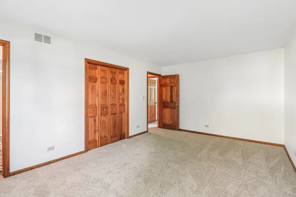 733 Buttonwood Circle SE Naperville IL 60540
