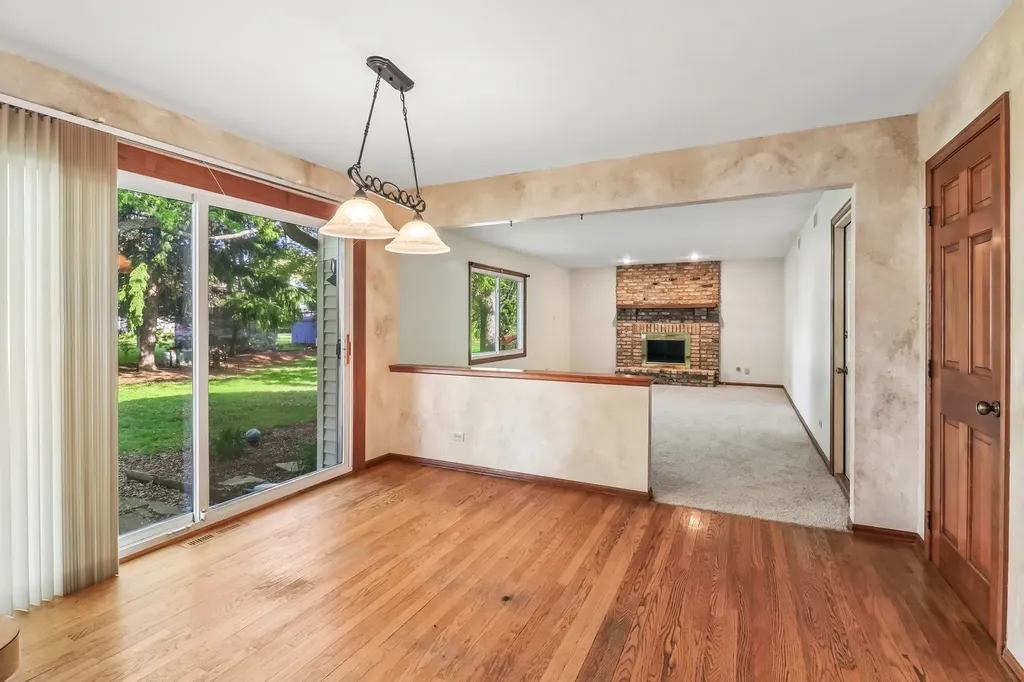733 Buttonwood Circle SE Naperville IL 60540