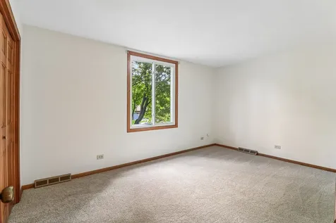 733 Buttonwood Circle SE Naperville IL 60540