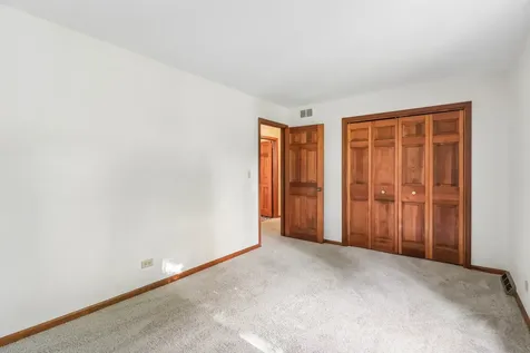 733 Buttonwood Circle SE Naperville IL 60540