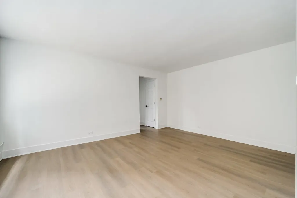 5516 West Higgins Avenue Chicago IL 60630