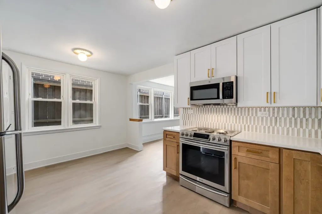 5516 West Higgins Avenue Chicago IL 60630