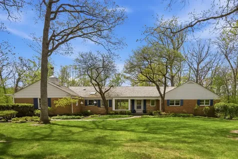 880 Hiawatha Lane Riverwoods IL 60015