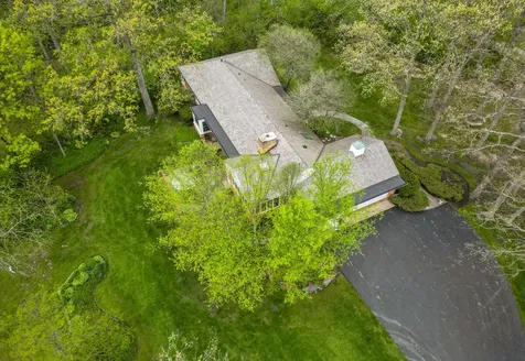 880 Hiawatha Lane Riverwoods IL 60015