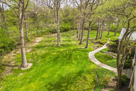 880 Hiawatha Lane Riverwoods IL 60015