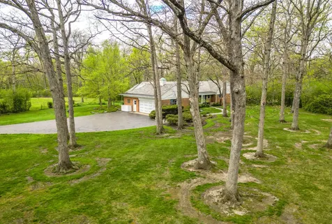 880 Hiawatha Lane Riverwoods IL 60015