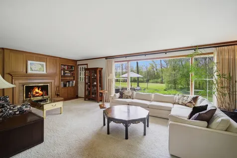 880 Hiawatha Lane Riverwoods IL 60015