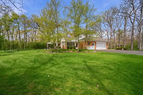 880 Hiawatha Lane Riverwoods IL 60015