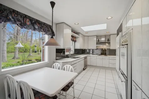 880 Hiawatha Lane Riverwoods IL 60015