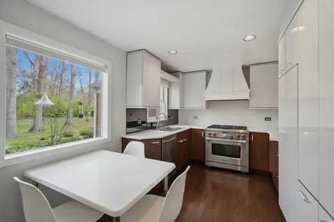 880 Hiawatha Lane Riverwoods IL 60015