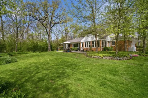 880 Hiawatha Lane Riverwoods IL 60015