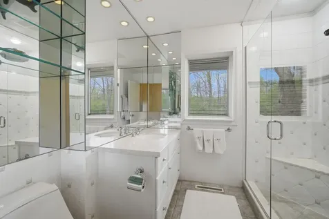 880 Hiawatha Lane Riverwoods IL 60015