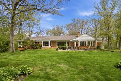 880 Hiawatha Lane Riverwoods IL 60015