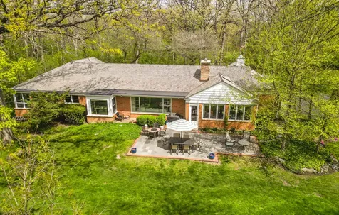 880 Hiawatha Lane Riverwoods IL 60015