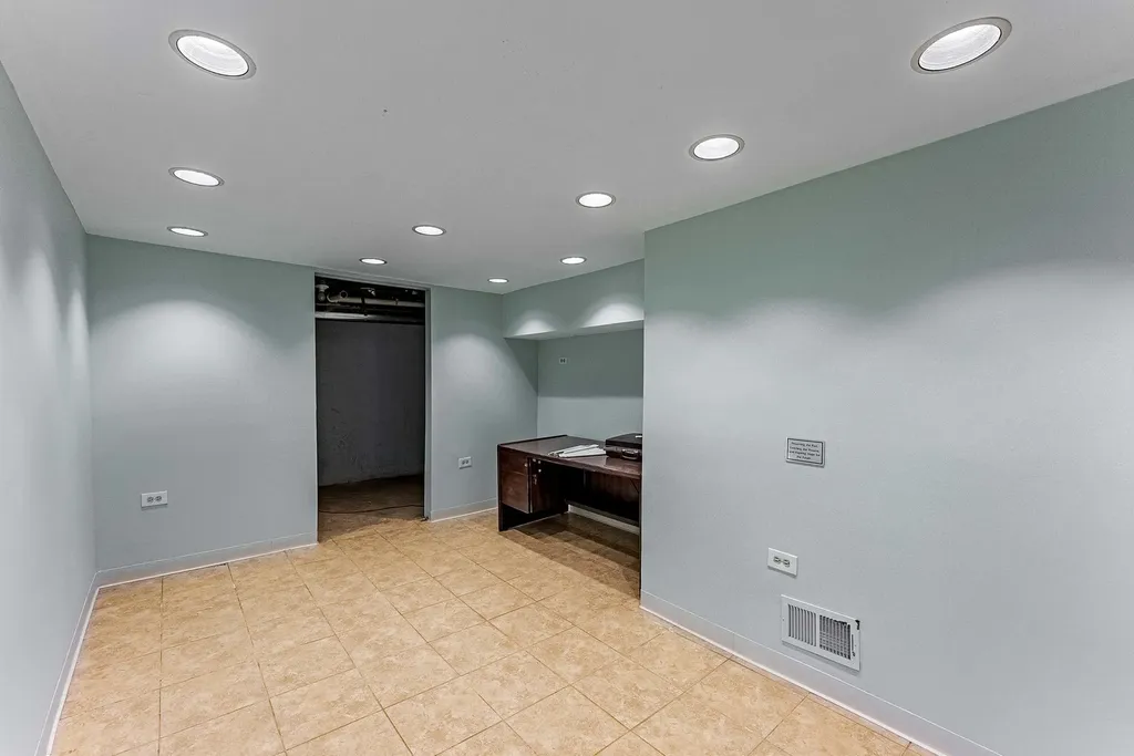 5543 West Diversey Avenue Chicago IL 60639