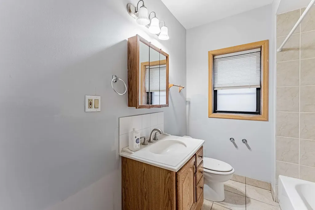 5543 West Diversey Avenue Chicago IL 60639
