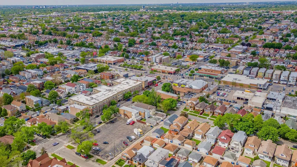 5543 West Diversey Avenue Chicago IL 60639