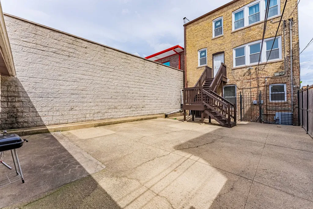 5543 West Diversey Avenue Chicago IL 60639