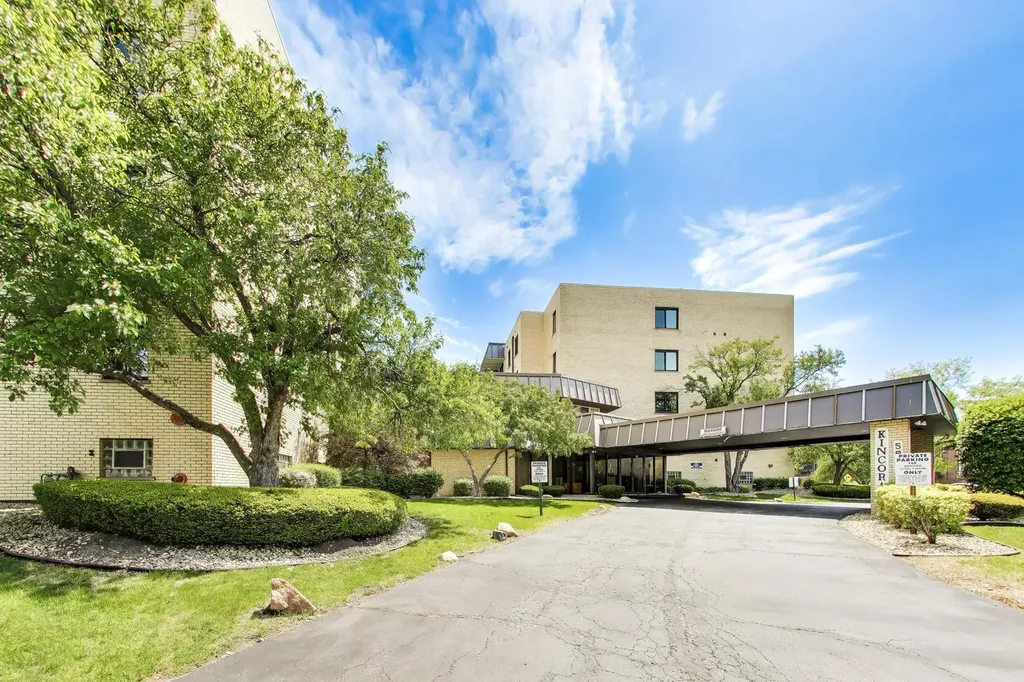5840 West 104th Street Oak Lawn IL 60453