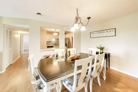 5840 West 104th Street Oak Lawn IL 60453