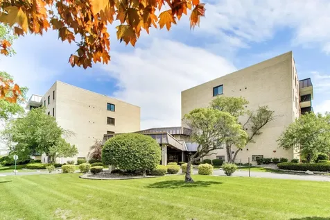 5840 West 104th Street Oak Lawn IL 60453