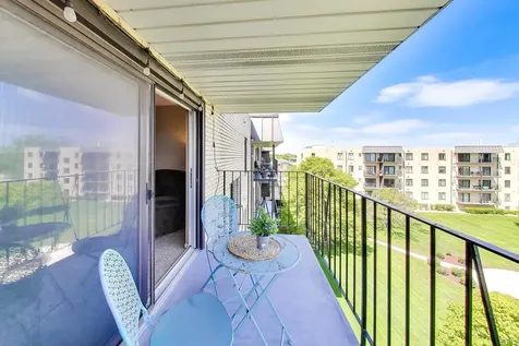 5840 West 104th Street Oak Lawn IL 60453