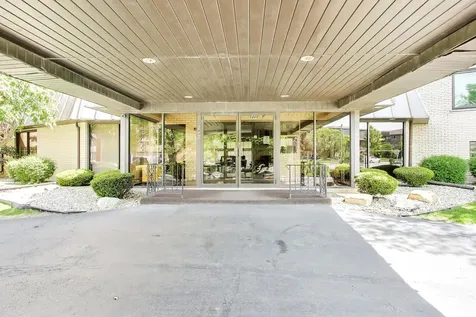 5840 West 104th Street Oak Lawn IL 60453