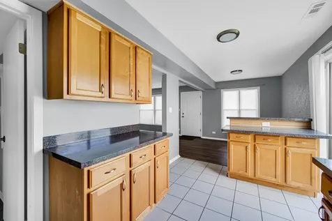 1793 Queensbury Circle Hoffman Estates IL 60169