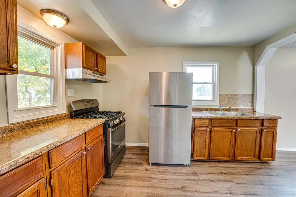 570 5TH Avenue Aurora IL 60505