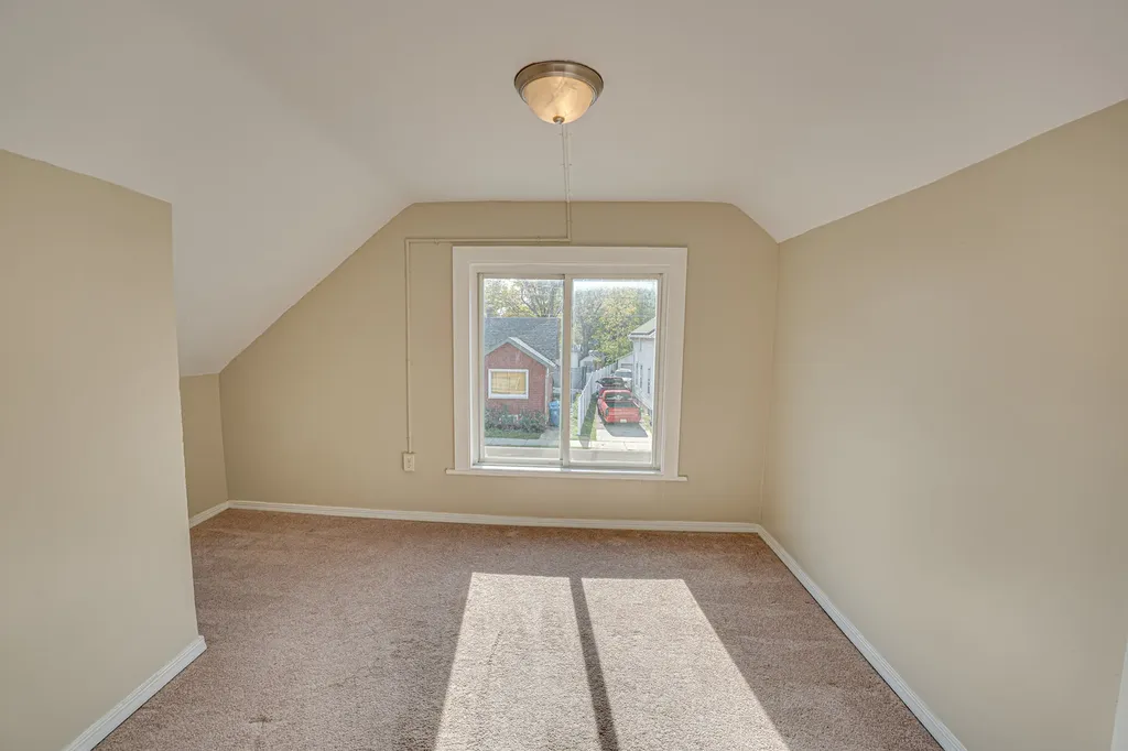 570 5TH Avenue Aurora IL 60505