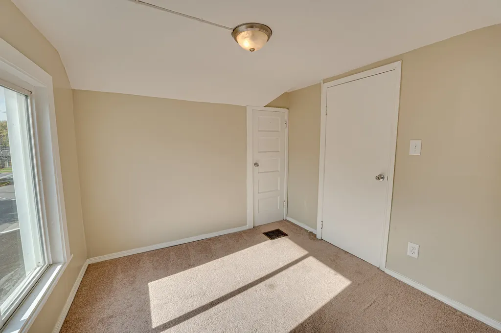 570 5TH Avenue Aurora IL 60505