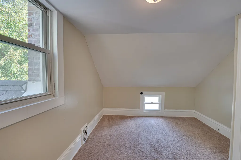 570 5TH Avenue Aurora IL 60505