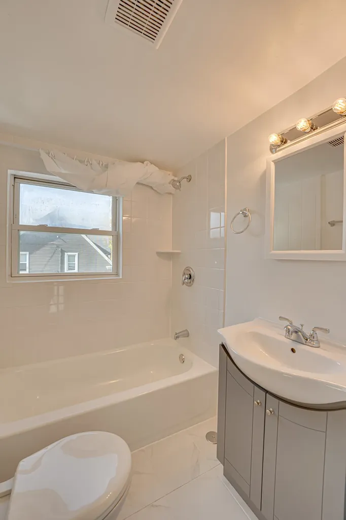 570 5TH Avenue Aurora IL 60505