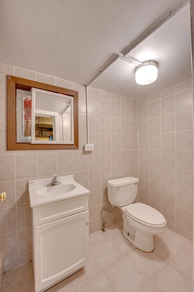 570 5TH Avenue Aurora IL 60505