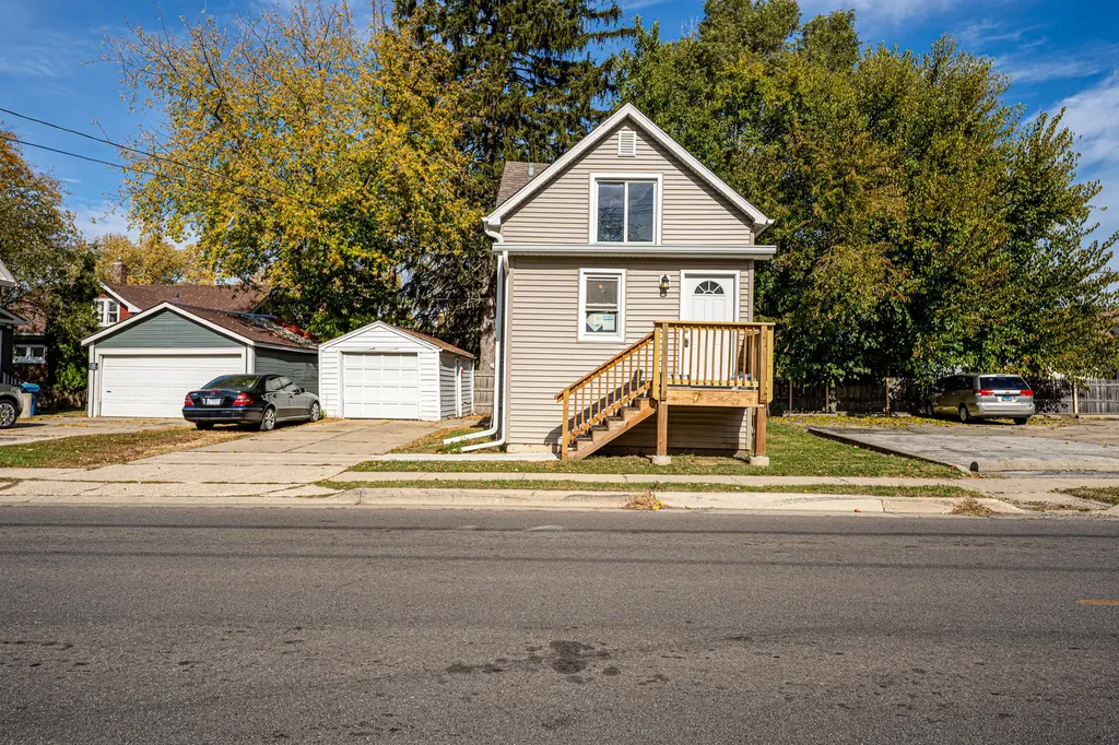 570 5TH Avenue Aurora IL 60505