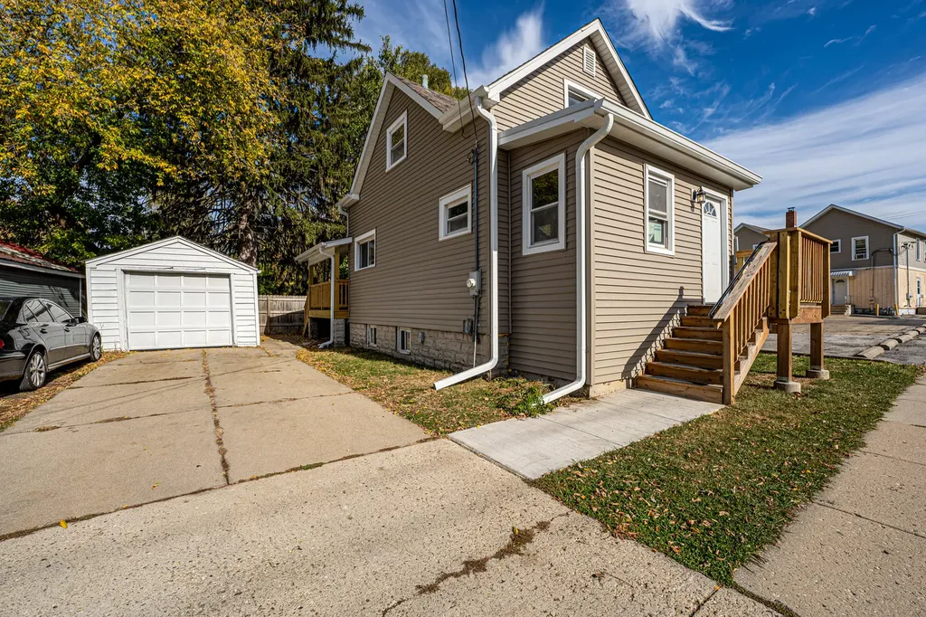 570 5TH Avenue Aurora IL 60505