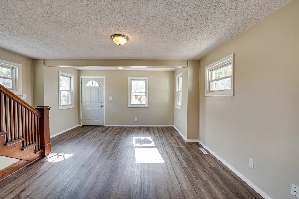 570 5TH Avenue Aurora IL 60505