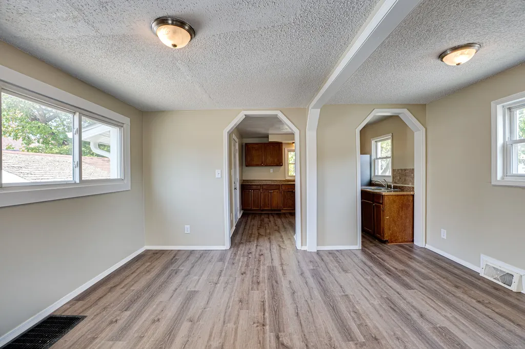 570 5TH Avenue Aurora IL 60505